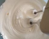 Foto langkah ke 2 dari resep Bolu kukus mawar simple.