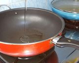 Foto langkah ke 3 dari resep Kwetiau Goreng Jamur Pedas.