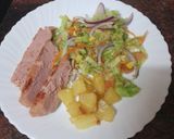Foto del paso 2 de la receta: Magro de cerdo con ensalada y piña caramelizada