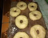 Foto langkah ke 5 dari resep Donat sederhana/ donat empuk/ donat untuk pemula.