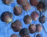 A picture of step 1 of Grilled Zamburiñas (small scallops).