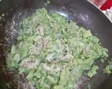 Foto del passaggio 2 della ricetta Fusilli al forno con "scamuzzatura" (broccoli)