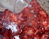 Foto langkah ke 5 dari resep Fillet Ayam Angkak Merah Manis (Versi Rice Cooker).