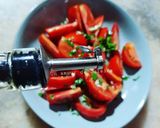 Une image de l'étape 3 de Salade de tomates marinées 🍅.