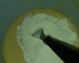 Foto del paso 4 de la receta: Bizcochuelo de vainilla con chispas de chocolate
