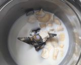 A picture of step 1 of Cashew coffee creamer cold coffee.
