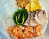 Hình bước làm 1 của món Hành cuốn Hải Phòng