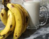 A picture of step 2 of Banana milkshake.