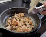 A picture of step 11 of Calamari with Shrimp in Garlic Sauce.