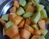 A picture of step 1 of Muskmelon Smoothie.