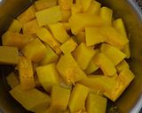 A picture of step 1 of Pumpkin jam.