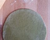 A picture of step 4 of Spicy green chapati.