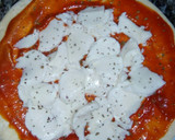 Foto del paso 5 de la receta: Pizza margarita🍕 para cocinar con niños 🏡🐒