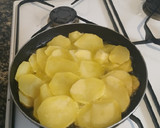 Foto del paso 1 de la receta: Calamares con patatas en salsa