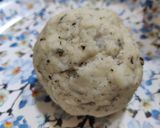 A picture of step 3 of Methi mathri.