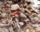 Foto langkah ke 3 dari resep Tumis Jamur Sawit Pedes Gila.