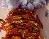 Foto langkah ke 2 dari resep Tumis Kulit Ayam Pedas.