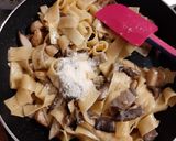 Kacsamell laskagombás pappardelle tésztával recept fázis 6 fotója