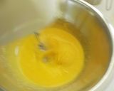 Foto del paso 2 de la receta: Bizcocho de yemas, naranja y sin lactosa
