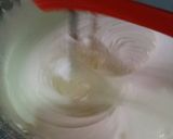 Foto langkah ke 1 dari resep Bolu kukus warna-warni.