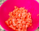 Foto del paso 2 de la receta: Timbal de salmón 🍣 🥑 🍅 🧅