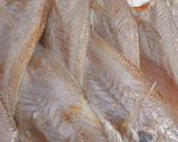 Hình bước làm 1 của món Cá một nắng lăn bột chiên giòn