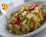 Foto del passaggio 9 della ricetta Pasta al pesto con pomodorini e Feta