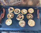 Une image de l'étape 6 de Merguez et courgettes rondes marinées grillées.