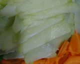 Hình bước làm 2 của món Su su cà rốt xào thịt bò