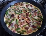 Une image de l'étape 3 de Omelette aux asperges vertes,pommes de terre,lardons et oignons.
