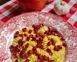 Foto del paso 3 de la receta: Pasta seca al ajo con granada