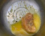 Foto langkah ke 3 dari resep Ayam Goreng Telur.