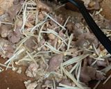รูปขั้นตอนการทำที่ 5 ของ หมูผัดเห็ดเข็มทองน้ำมันหอย