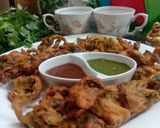 A picture of step 8 of Palak Pakoda.