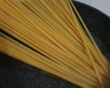 Foto langkah ke 2 dari resep Fettuccine Carbonara.