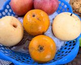 Foto langkah ke 1 dari resep Es Campur Buah Kolang Kaling Melon Apel Pear Nata de Coco kental manis.