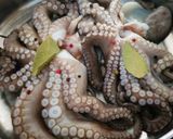 A picture of step 1 of Baked Octopus with Oil and Vinegar 🦑.