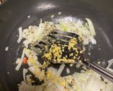 A picture of step 2 of Hakka Noddles.