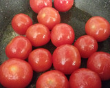 Foto del paso 3 de la receta: Salmonetes fritos y tomatitos cherrys asados