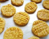 Foto langkah ke 3 dari resep Cornflakes Cheese cookies (tanpa mixer).