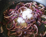 Foto del paso 3 de la receta: Guisantes con cebolla caramelizada