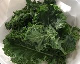 A picture of step 1 of Kale Chips.