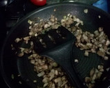 Foto del paso 1 de la receta: Pechuga rellena de hongos y queso