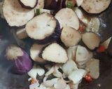Foto langkah ke 3 dari resep Tumis terong.