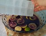 Foto langkah ke 4 dari resep Es Teh Bunga Telang dan Serai.
