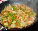 Foto del paso 3 de la receta Contramuslos de pollo con fritada de pimiento, cebolla y puerro