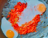 A picture of step 3 of Vegetable and eggs fried rice.