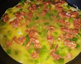 Foto del paso 2 de la receta: Huevo con chorizo vela, queso y pimiento