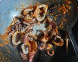 Foto langkah ke 3 dari resep Cumi Saos Pedas Manis.
