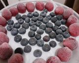 Foto langkah ke 7 dari resep Membekukan buah Blueberry&Strawberry #frozenfruit.